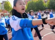 上海1.4亿配学生运动手环引热议：教育局回应政策导向，专家呼吁完善监管